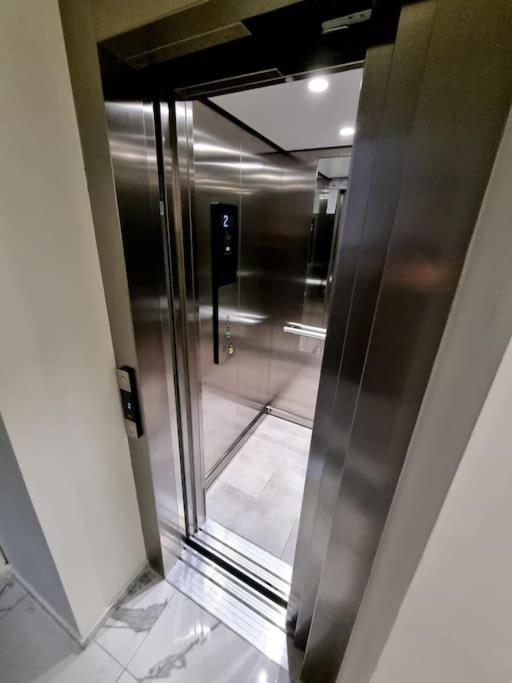 Apartament Cwa 1 Aeroport Otopeni Exteriér fotografie