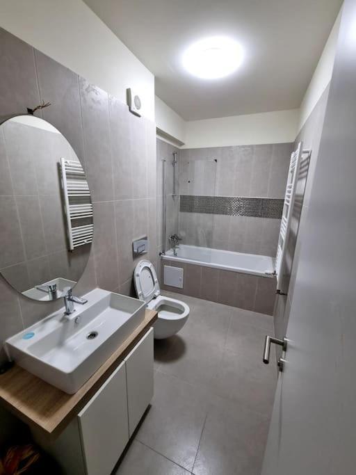 Apartament Cwa 1 Aeroport Otopeni Exteriér fotografie